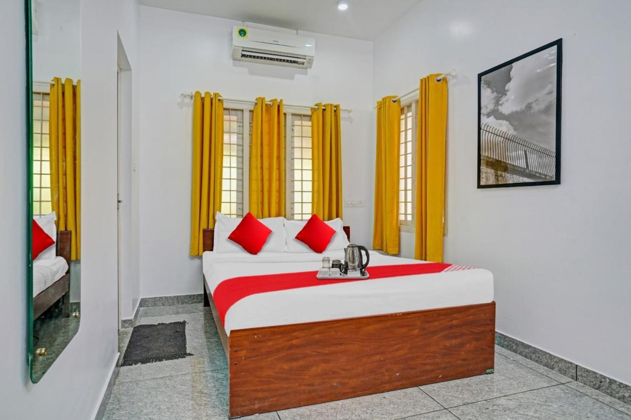 Oyo Thykoodam Sleep Inn Kochi Exterior photo